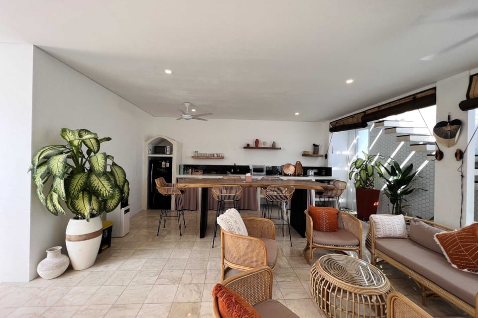Basic Villa | Dining