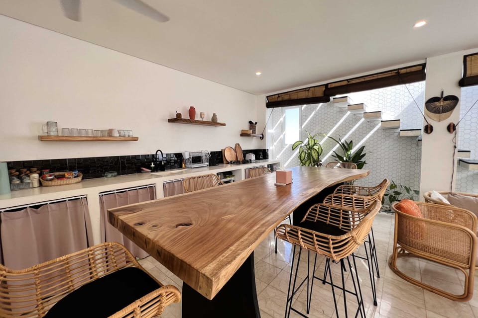 Basic Villa | Dining