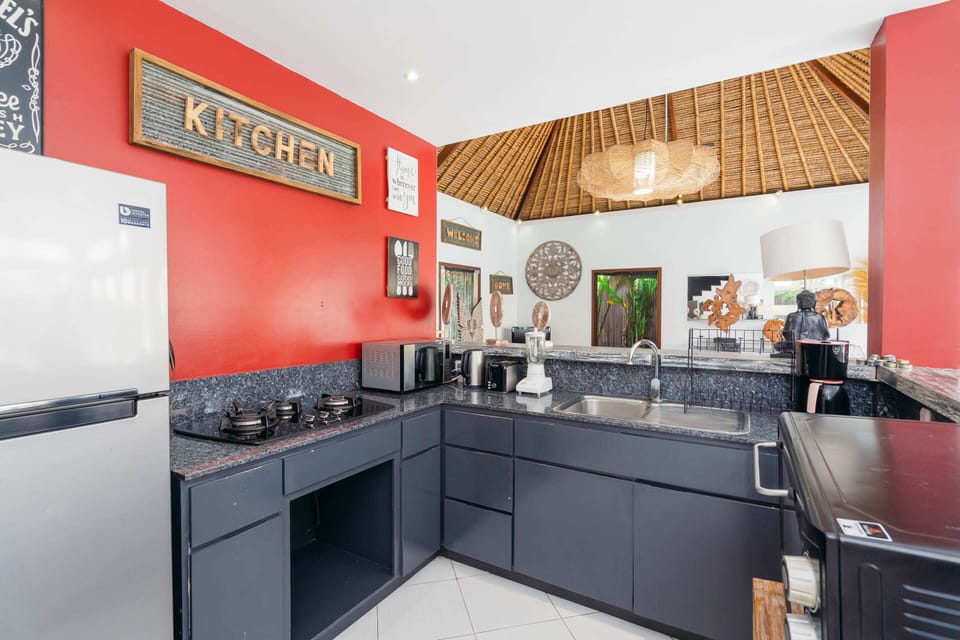 Basic Villa | Private kitchen | Fridge, microwave, stovetop, toaster