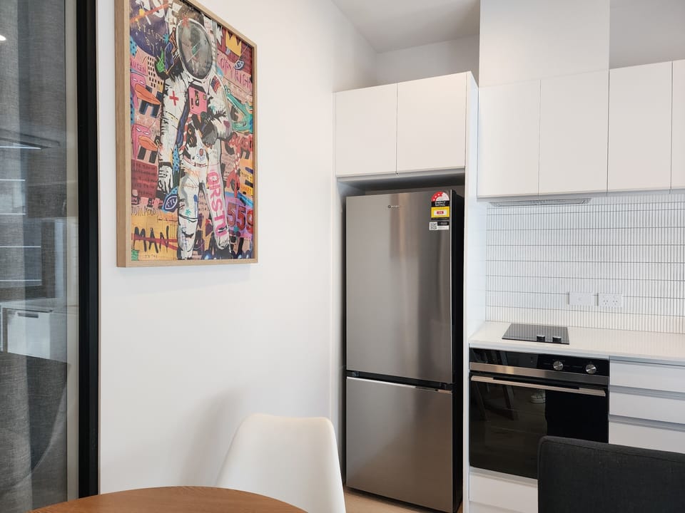 City Apartment | Private kitchen | Fridge, microwave, oven, stovetop