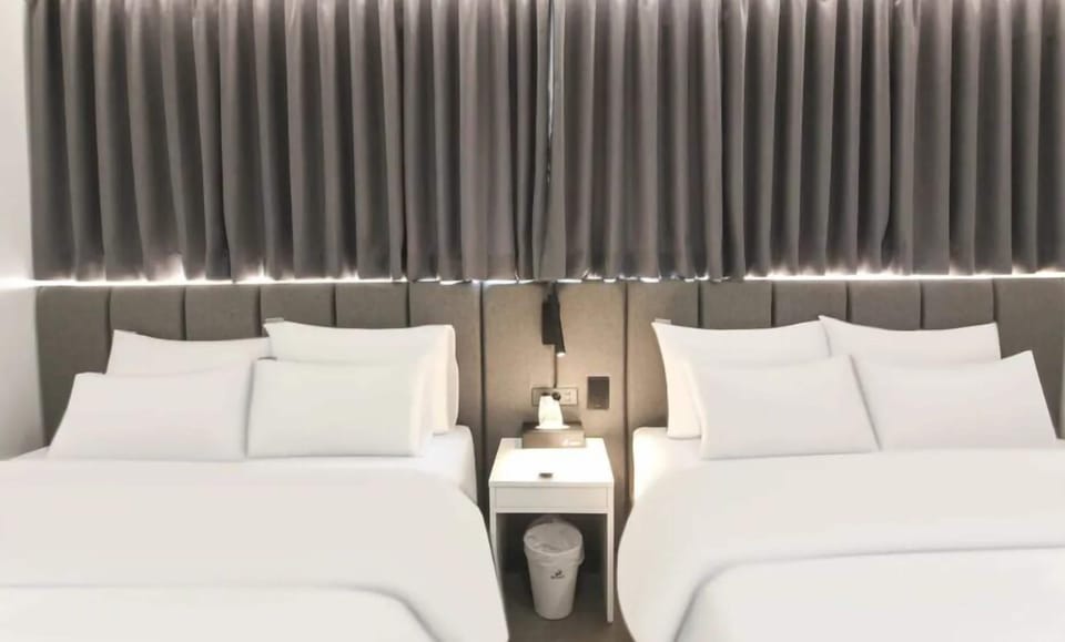 Family Room | Hypo-allergenic bedding, memory foam beds, desk, free WiFi