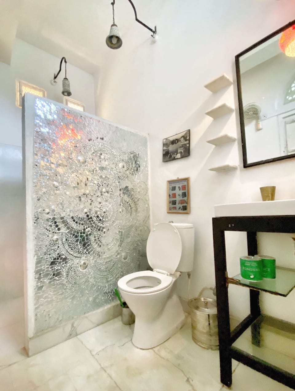 Superior Triple Room | Bathroom | Free toiletries
