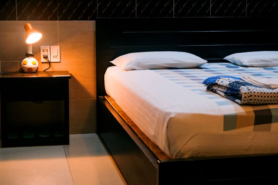 Standard Room | Desk, soundproofing, bed sheets