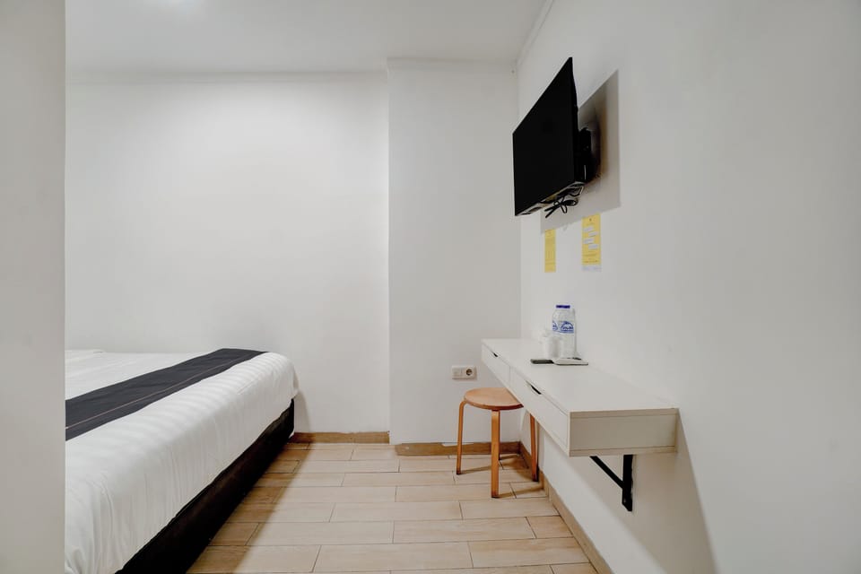 Standard Double Room | Laptop workspace, free WiFi, bed sheets