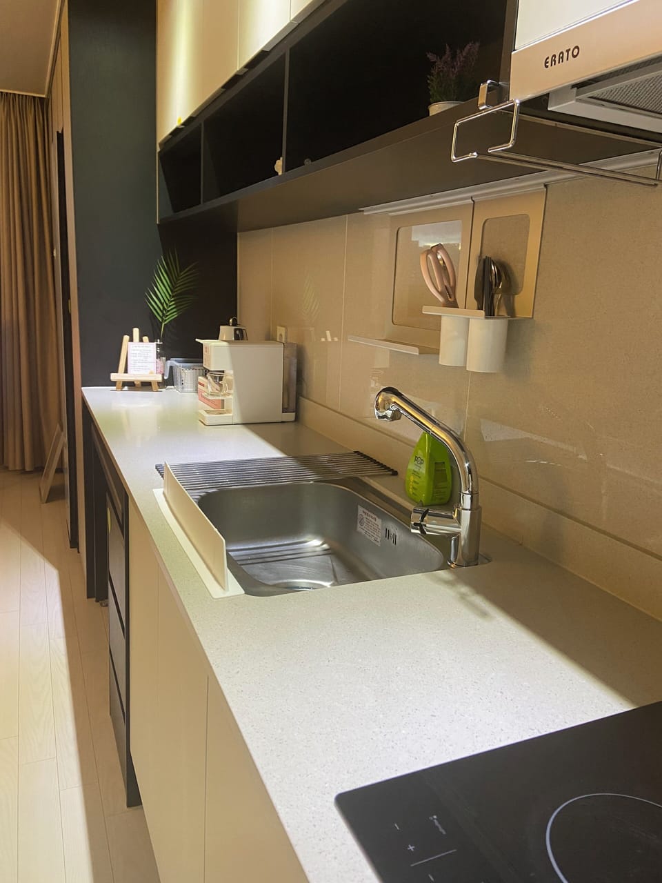 Hees Standard | Private kitchen | Coffee/tea maker, full-size fridge, microwave, electric kettle