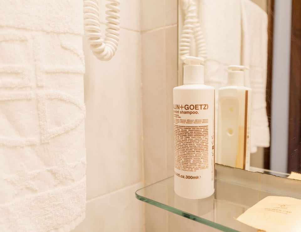 Comfort Room | Bathroom | Free toiletries, hair dryer, towels