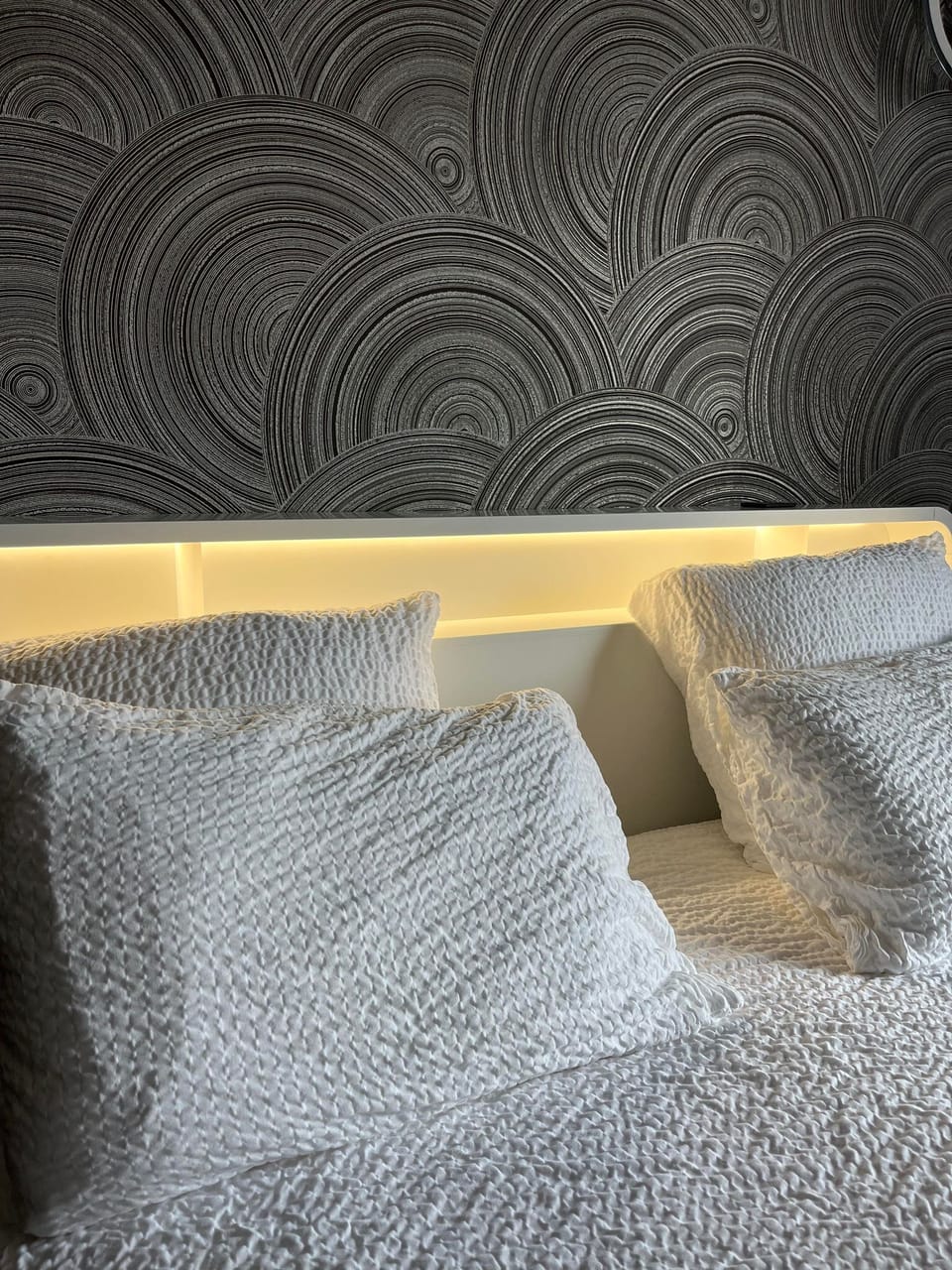 Free minibar items, individually decorated, individually furnished