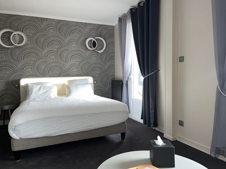 Free minibar items, individually decorated, individually furnished
