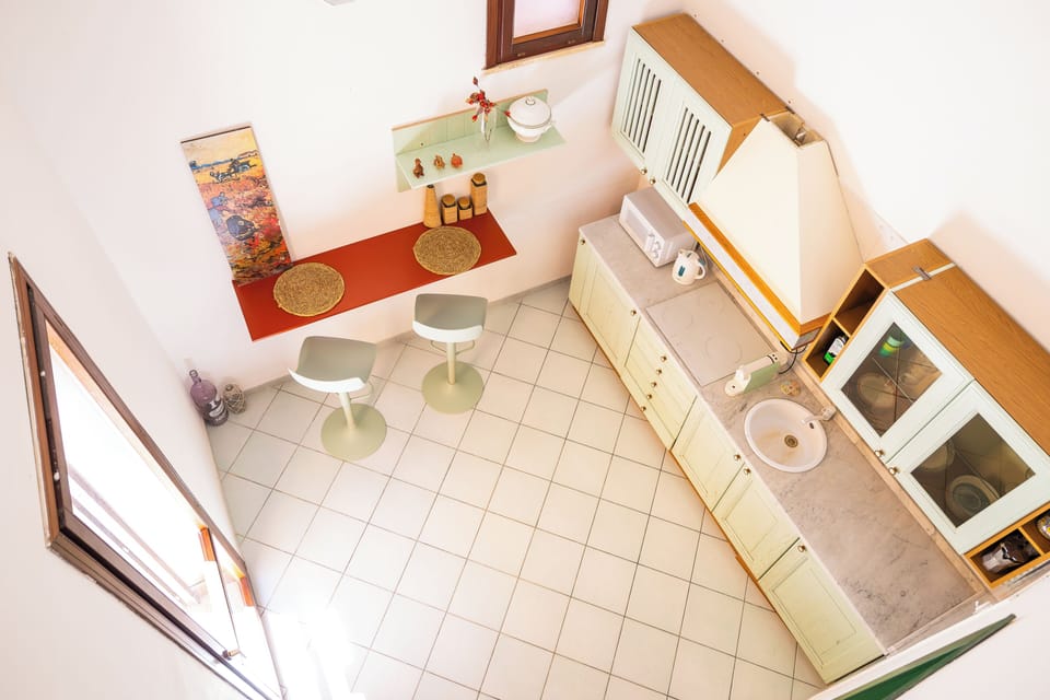 2 bedrooms, individually furnished, iron/ironing board, free WiFi