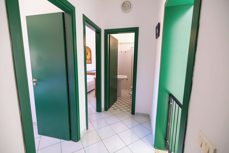 2 bedrooms, individually furnished, iron/ironing board, free WiFi