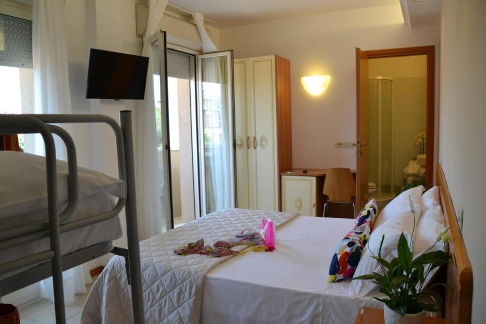 In-room safe, desk, iron/ironing board, free WiFi