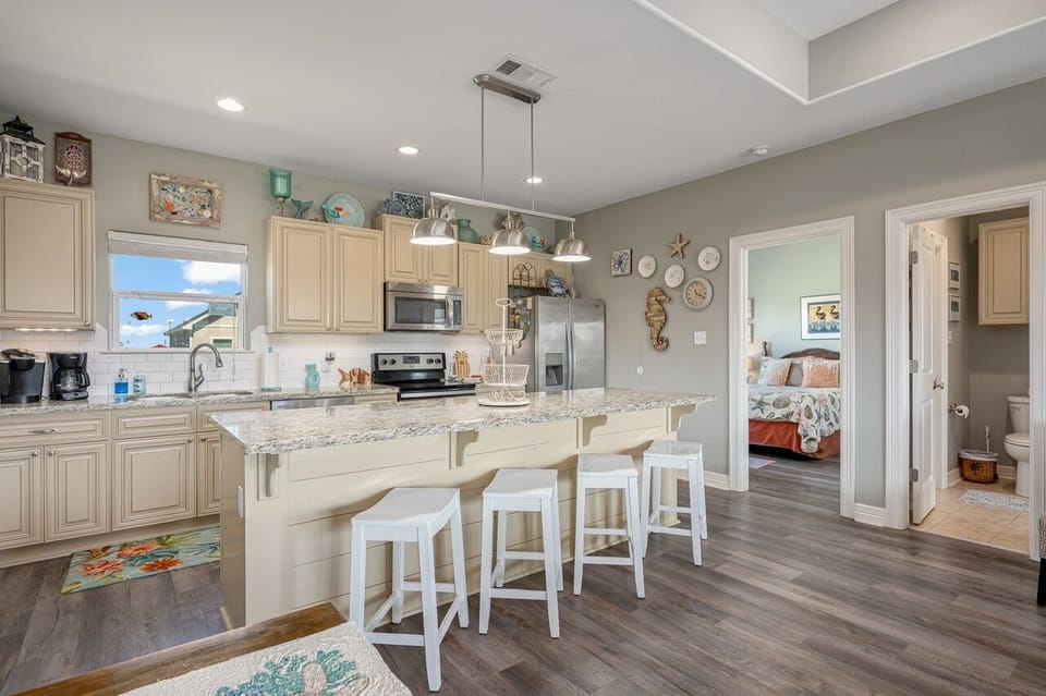 House, 3 Bedrooms | Private kitchen | Fridge, coffee/tea maker, toaster