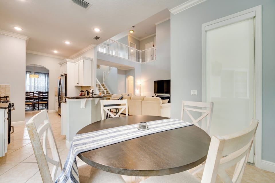 House (5 Bedrooms) | Interior