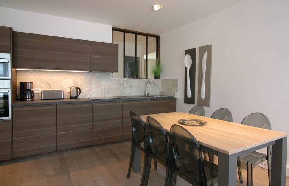 Premium Apartment | Private kitchen | Fridge, microwave, oven, stovetop