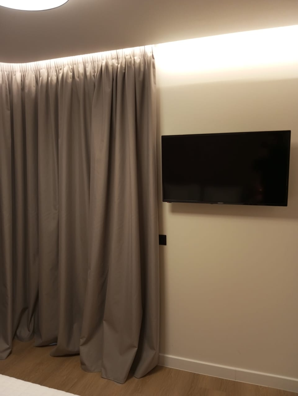 2 bedrooms, iron/ironing board, free WiFi