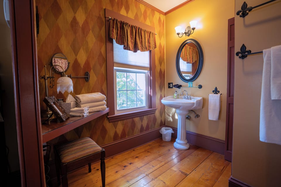 Superior Room | Bathroom | Shower, free toiletries, hair dryer, towels