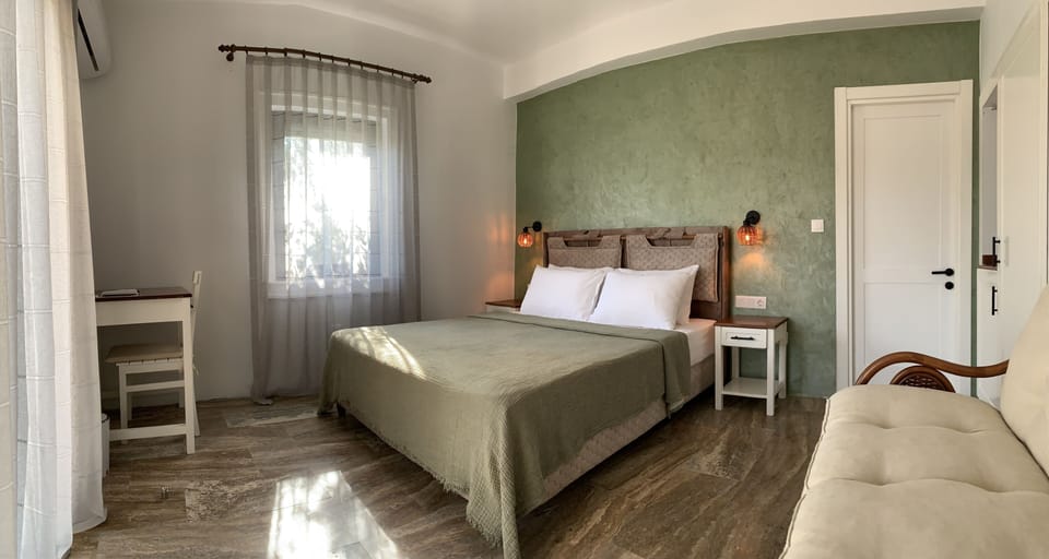 Deluxe Double Room, Patio | Premium bedding, minibar, laptop workspace, free WiFi