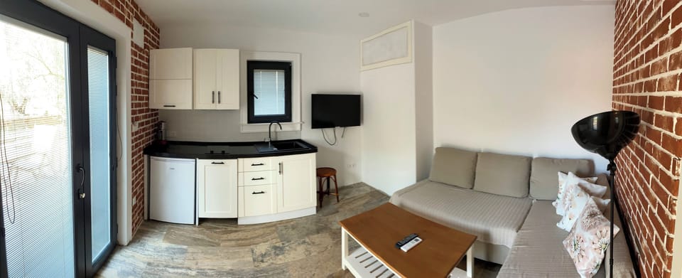 Deluxe Suite, 2 Bedrooms, Patio | Premium bedding, minibar, laptop workspace, free WiFi