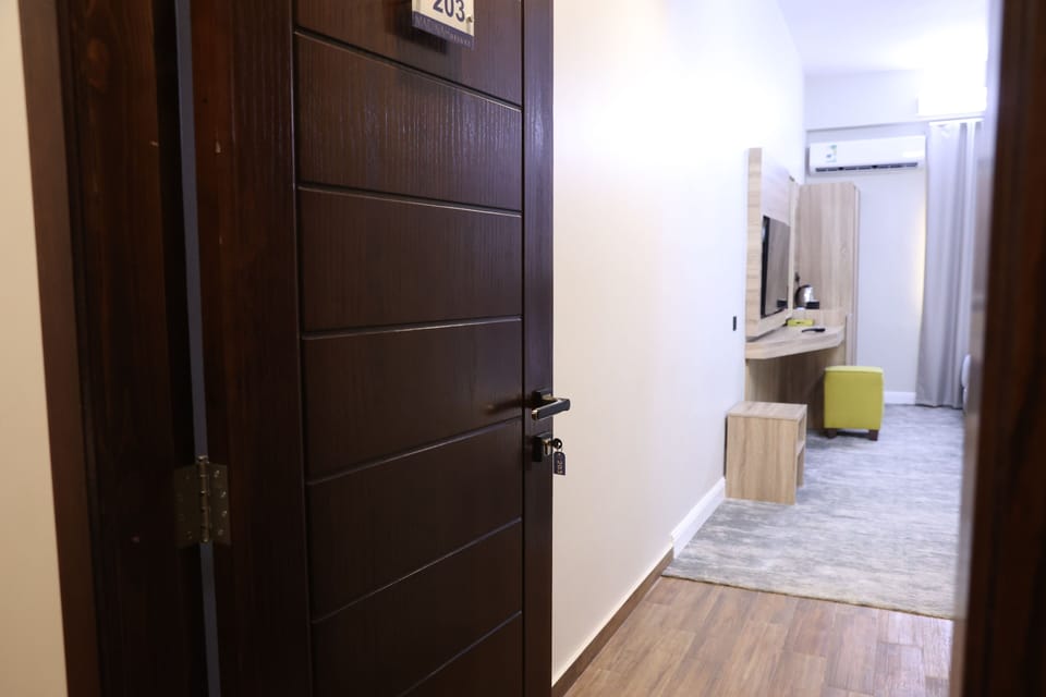 Deluxe Triple Room | Iron/ironing board, WiFi (free), bed sheets
