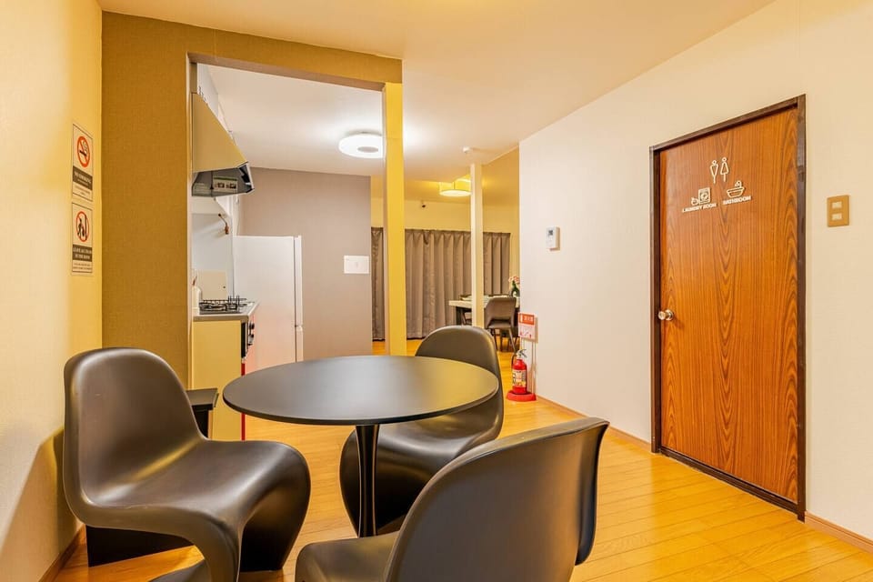 Basic Apartment | Living area