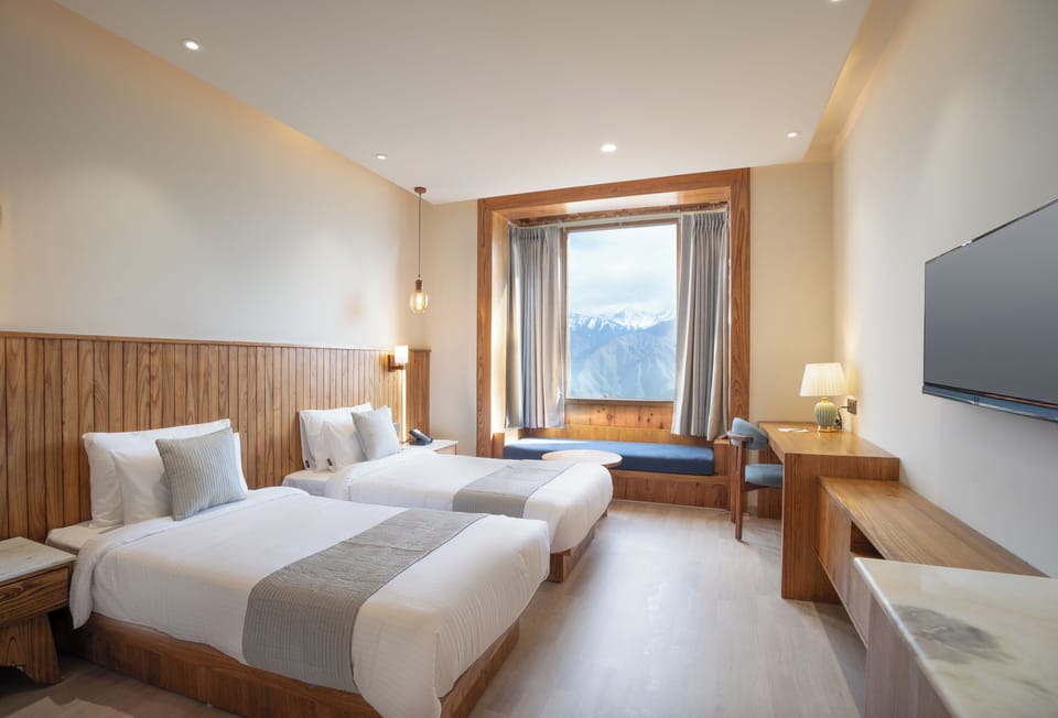 Deluxe Room With Bay Window | Premium bedding, WiFi (free), bed sheets