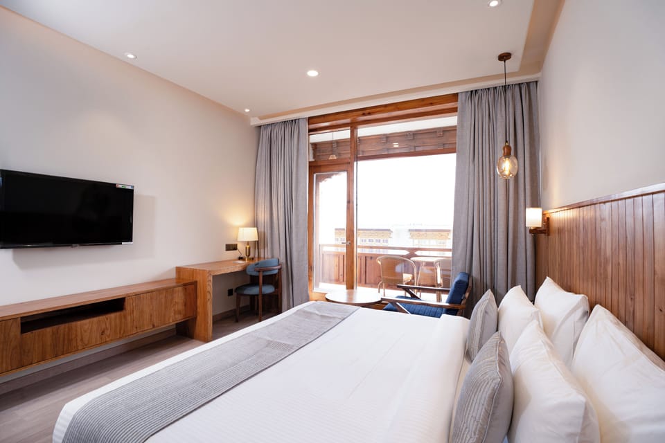 Deluxe Room With Balcony | Premium bedding, WiFi (free), bed sheets