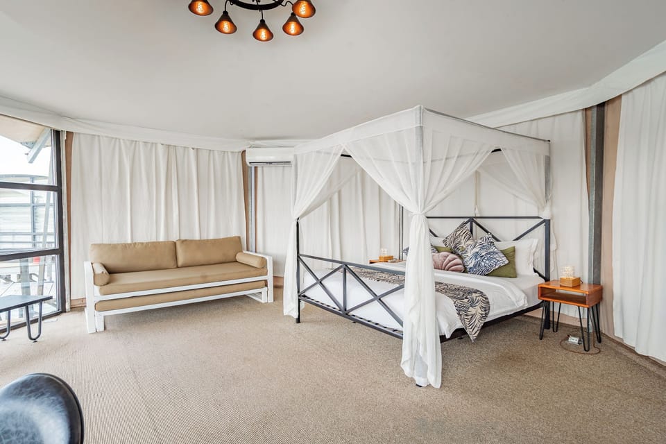Kiki Villa Suite | In-room safe, desk, WiFi (free), bed sheets
