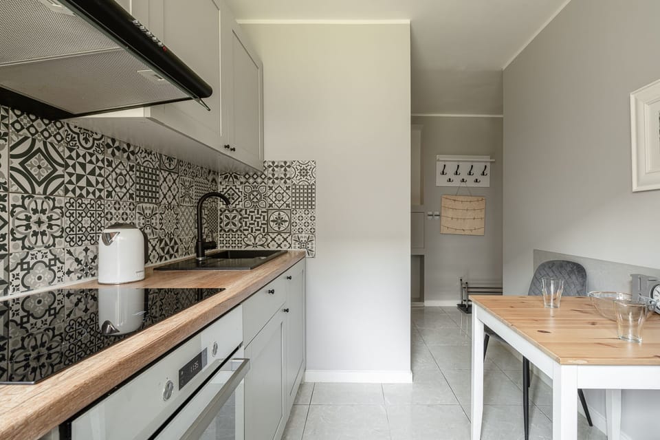 City Studio | Private kitchen | Fridge, stovetop, coffee/tea maker, electric kettle