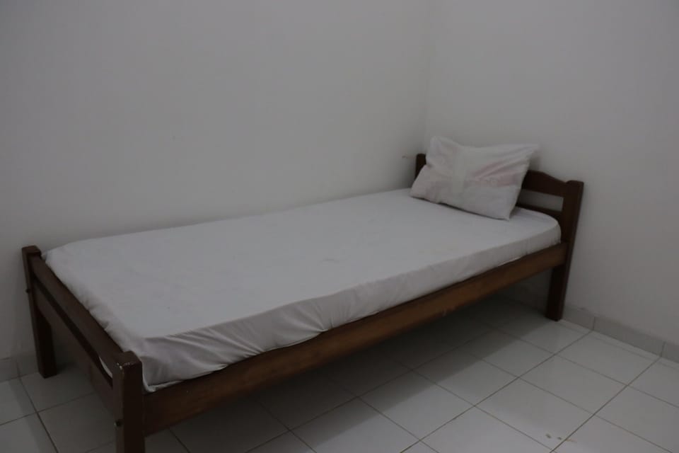 Basic Single Room | Free WiFi, bed sheets