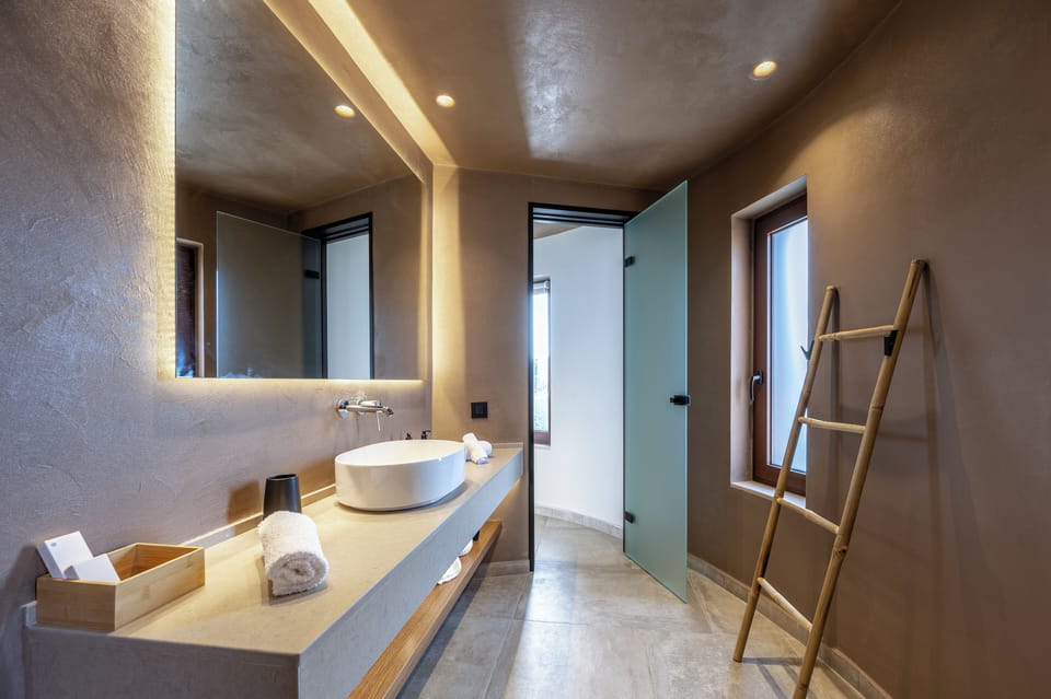 Signature Suite, 1 Queen Bed, Non Smoking, Sea View | Bathroom | Shower, rainfall showerhead, free toiletries, hair dryer