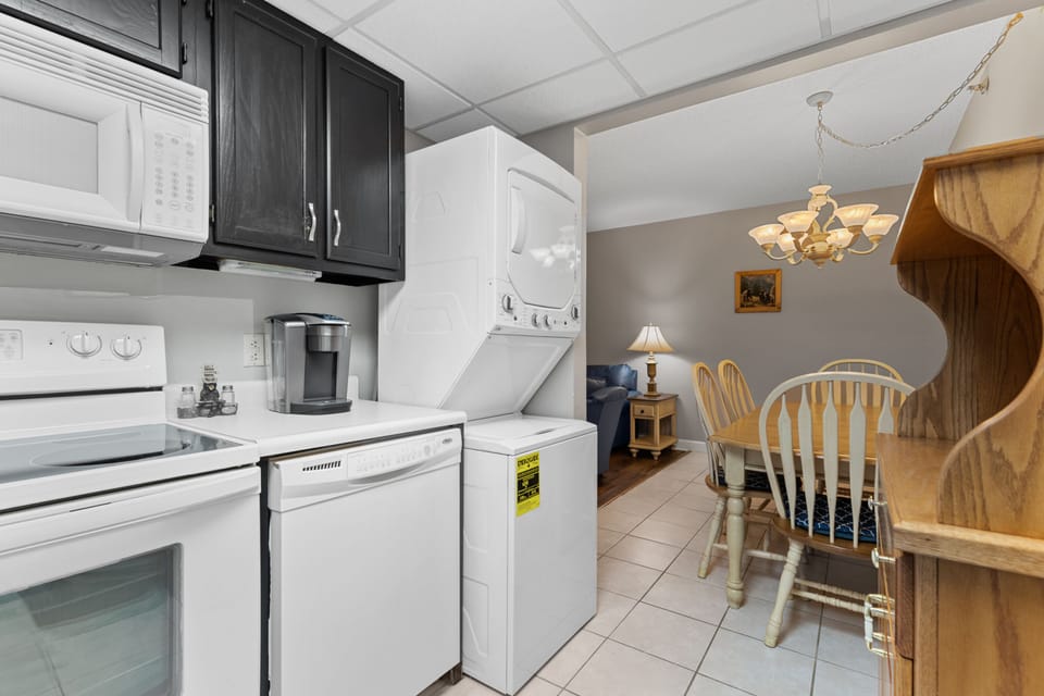 Signature Condo, 2 Bedrooms, Balcony, River View | Private kitchen | Fridge, microwave, oven, stovetop