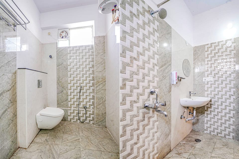 Premium Room | Bathroom | Shower, rainfall showerhead, free toiletries, towels