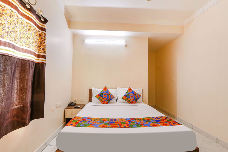 Deluxe Room | Egyptian cotton sheets, premium bedding, in-room safe, WiFi (free)