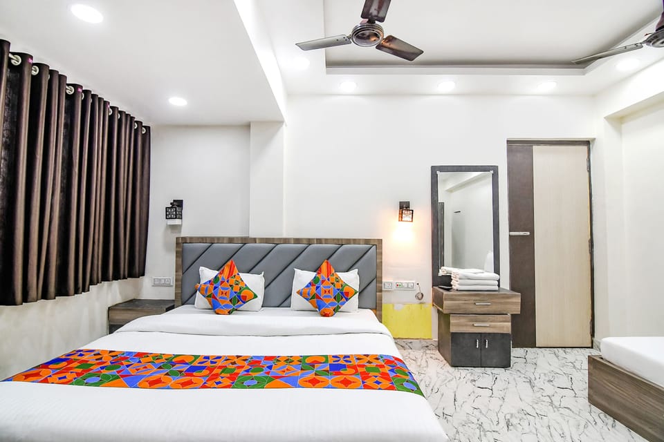 Egyptian cotton sheets, premium bedding, in-room safe, free WiFi