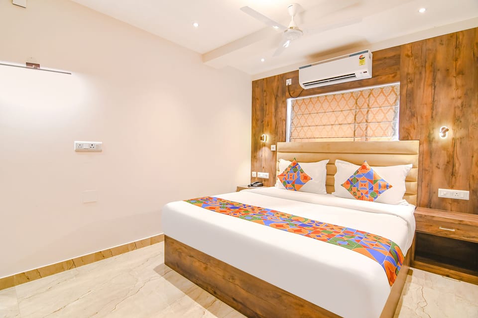 Egyptian cotton sheets, premium bedding, in-room safe, free WiFi