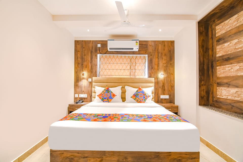 Egyptian cotton sheets, premium bedding, in-room safe, free WiFi