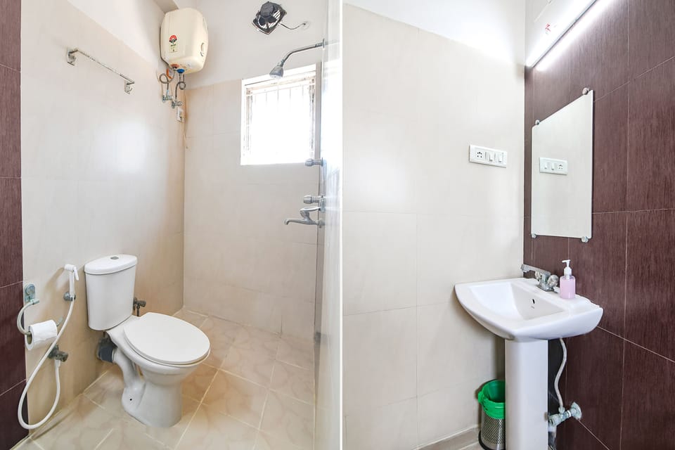 Family Room | Bathroom | Shower, rainfall showerhead, free toiletries, towels