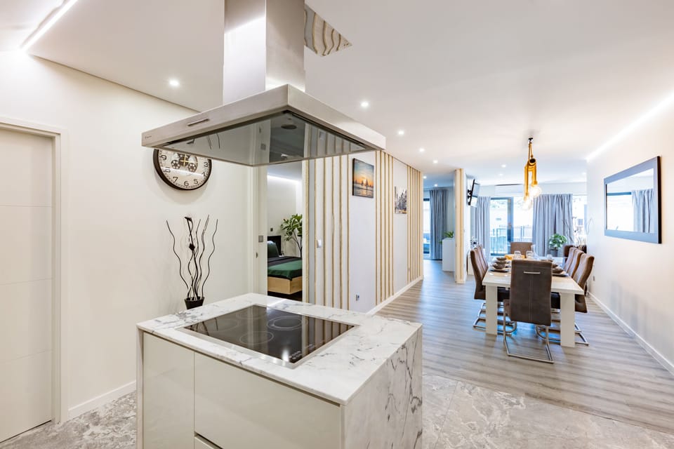 Apartment, 2 Bedrooms, Balcony, River View | Private kitchen | Fridge, microwave, oven, stovetop