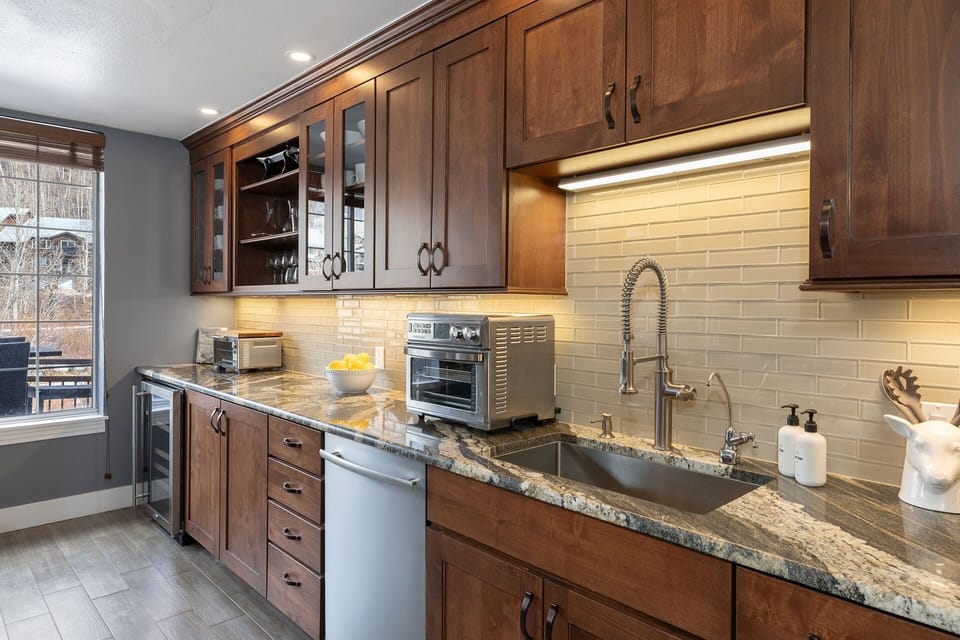 Condo, 3 Bedrooms | Private kitchen | Fridge, oven, coffee/tea maker, toaster