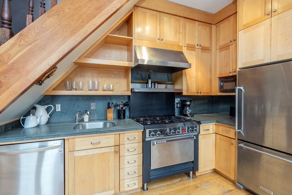 Apartment, 1 Bedroom | Private kitchen | Fridge, oven, coffee/tea maker, toaster