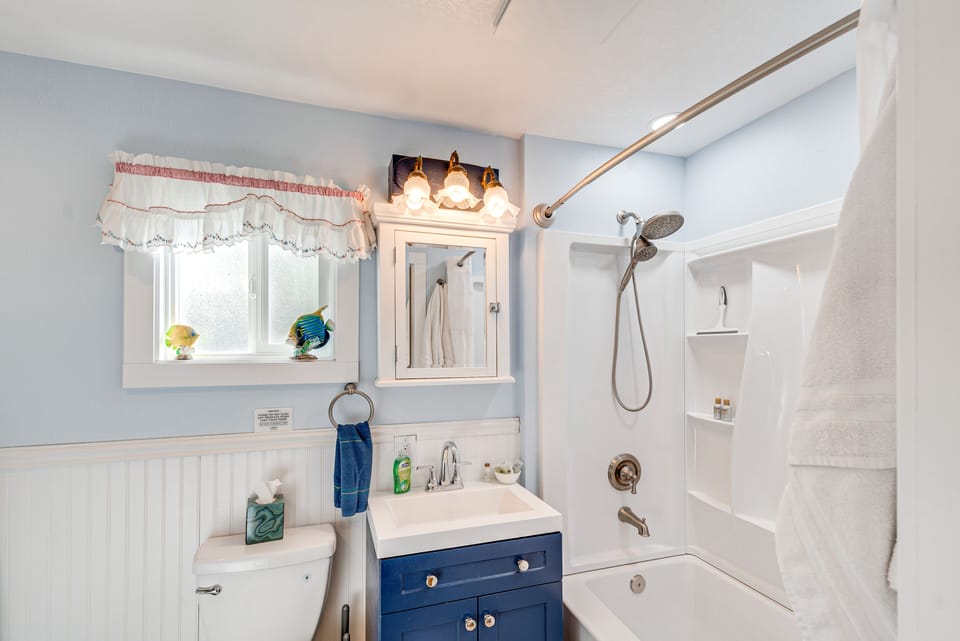 'blackberry Cottage' w/ Yard Near Westport & Beach Cottage in Grayland