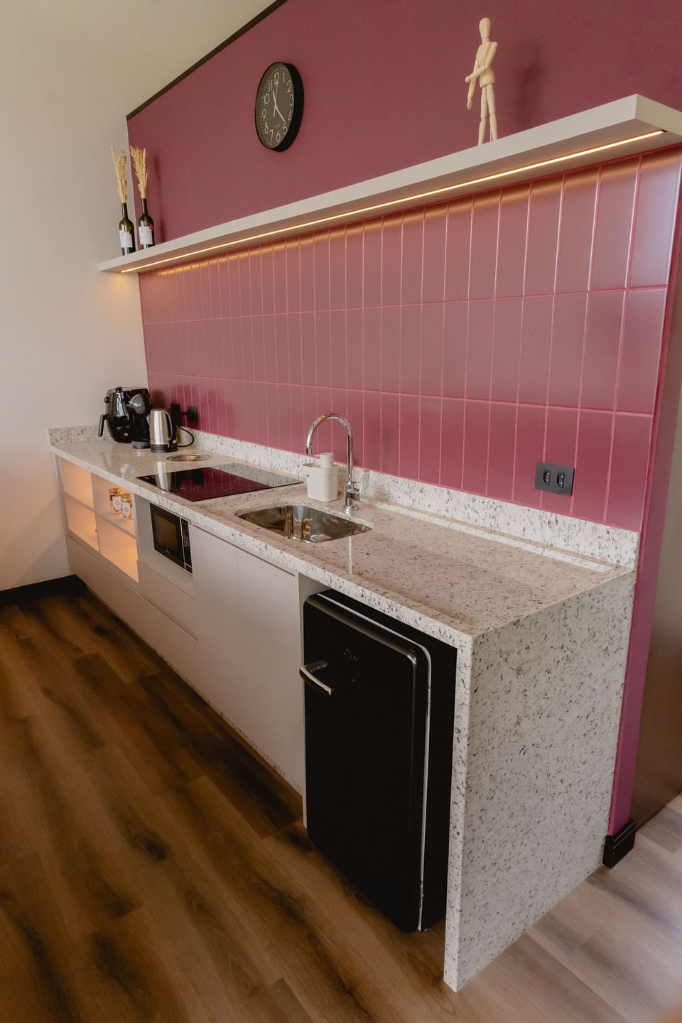 Premium bedding, minibar, laptop workspace, WiFi (free)