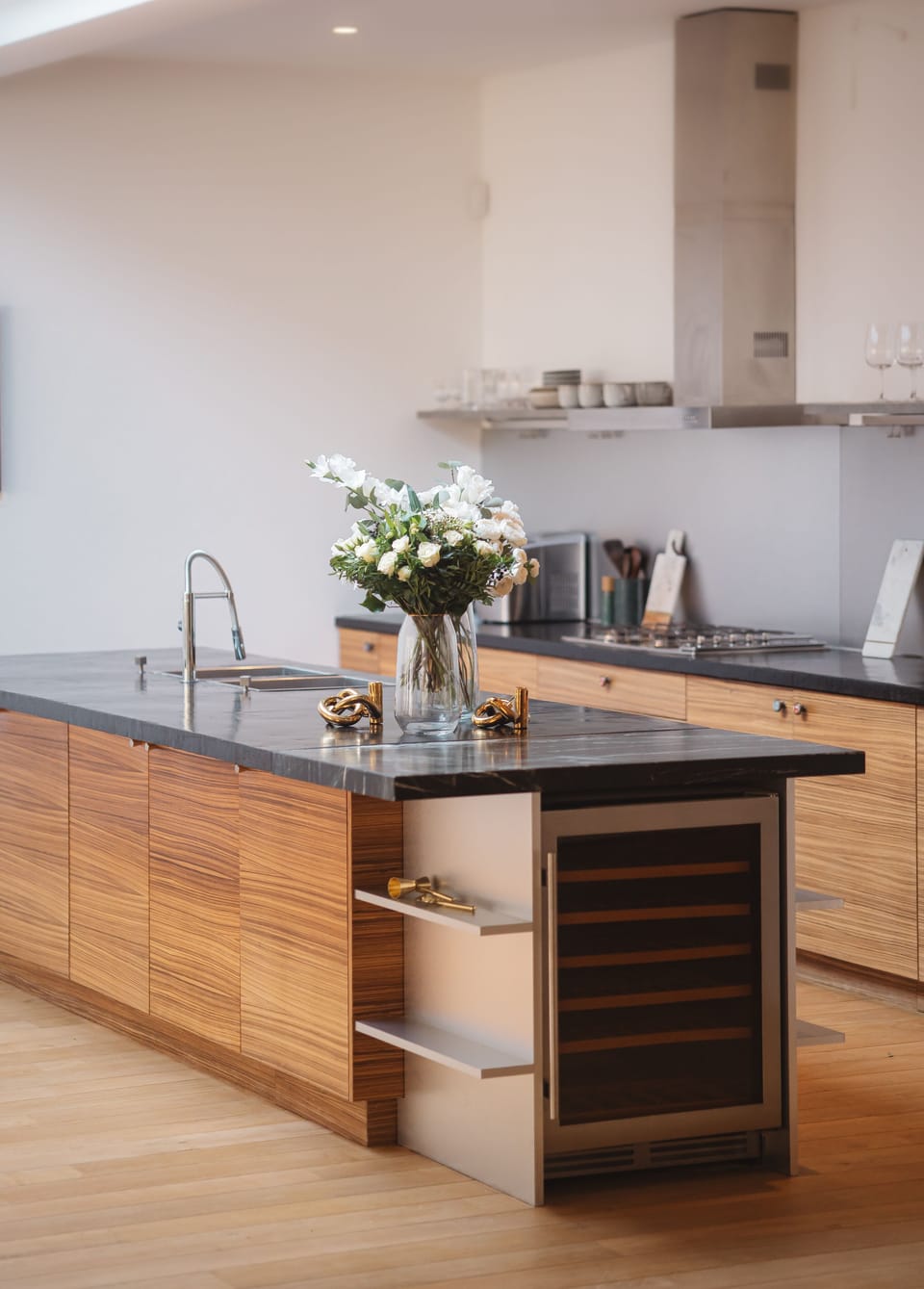 Luxury Duplex | Private kitchen | Fridge, microwave, oven, dishwasher