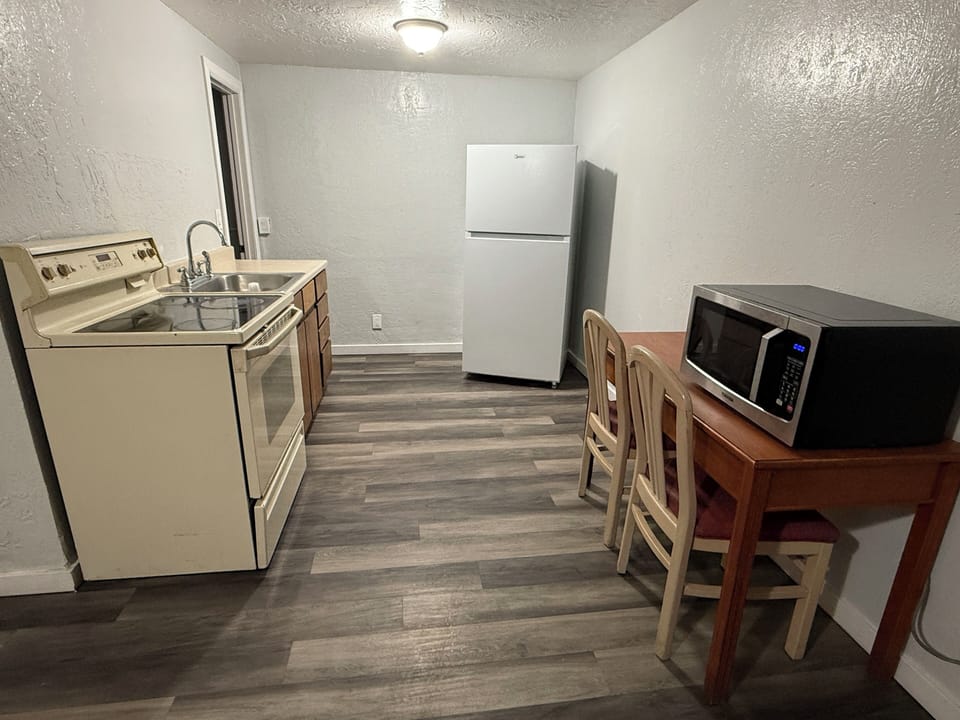 3 Queen Beds with Kitchenette | Private kitchen
