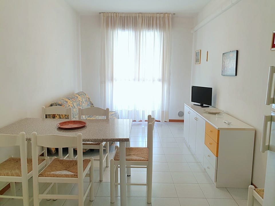 Apartment, 1 Bedroom, Balcony, City View | Interior