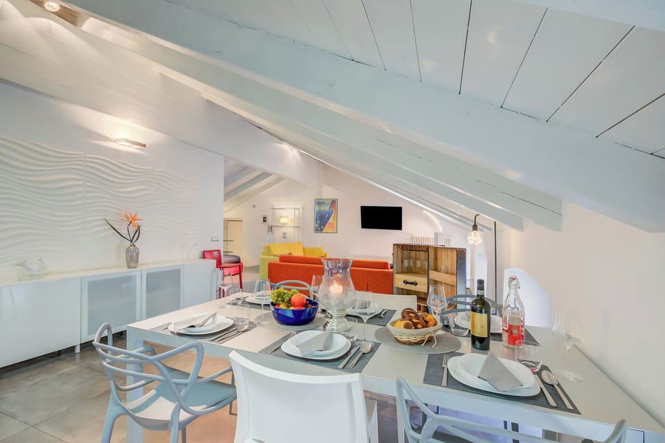 Family Apartment, 2 Bedrooms, Microwave (Loft & Jacuzzi) | Dining room