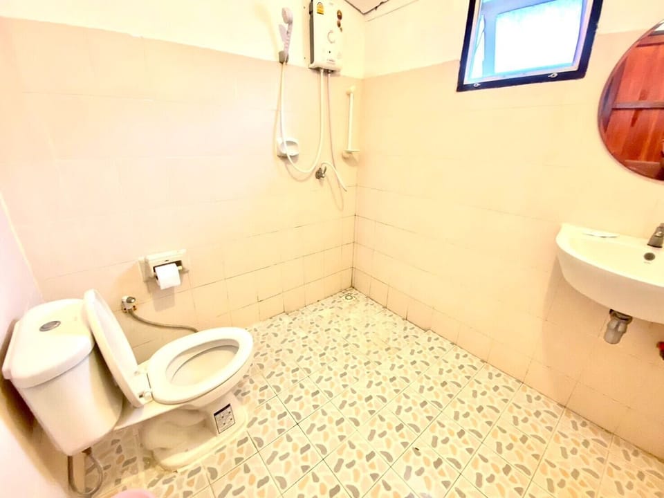 Standard Room | Bathroom | Shower, rainfall showerhead, bidet