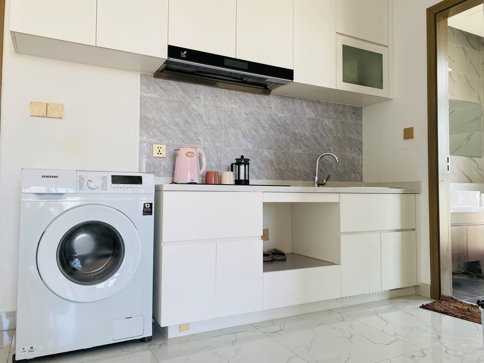 Comfort Condo, 1 Bedroom, River View | Private kitchen | Fridge, stovetop, rice cooker, paper towels