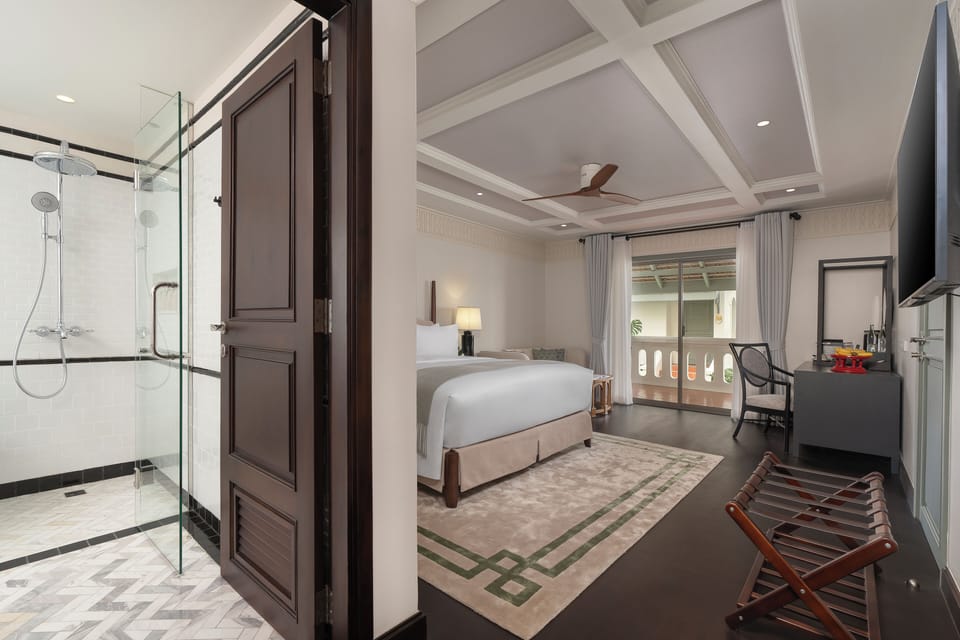 Premier Room | Free minibar, in-room safe, individually furnished, desk