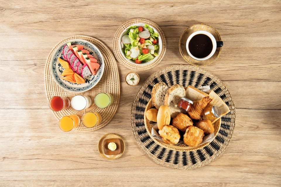 Free daily cooked-to-order breakfast